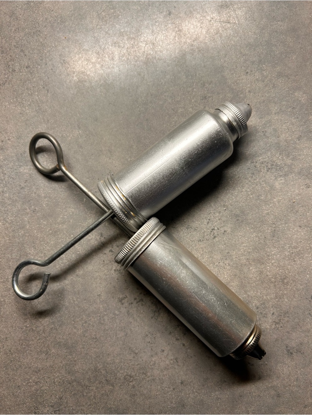 Vintage icing dessert decorator with plunger for baking 
Interchangeable tips